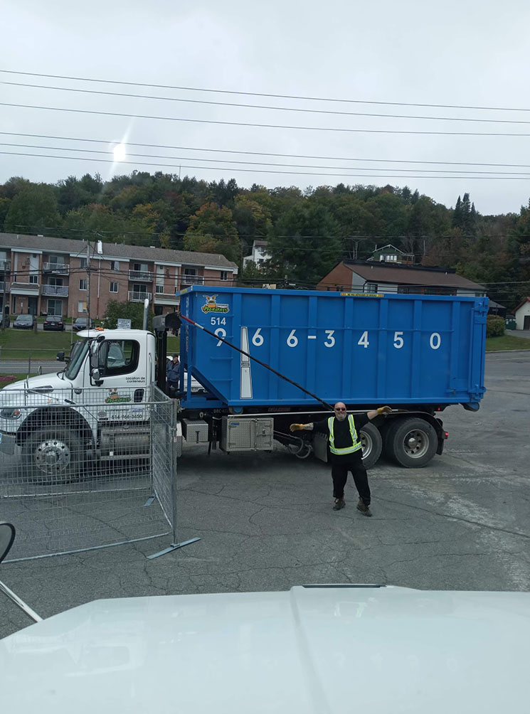 Contactez-nous chez Conteneurs Monstres, Montréal, Laval, Laurentides, Lanaudière et ses environs au 514-966-3450 - Conteneurs Monstre