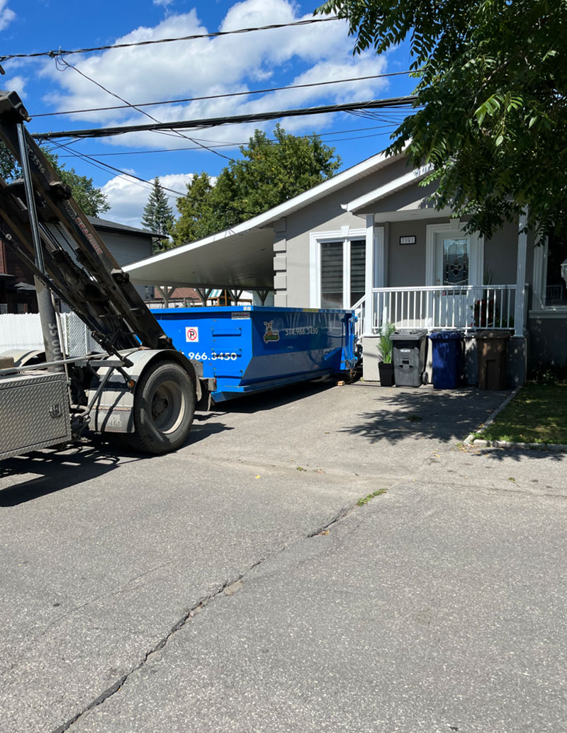 Service de location de conteneur et de conteneur à louer à Montréal, Laval, Rive-Nord, Laurentides et Lanaudière - Conteneurs Monstres - Conteneurs Monstres situé à Mascouche Service de location de conteneur et de conteneur à louer à Montréal, Laval, Rive-Nord, Laurentides et Lanaudière - Conteneurs Monstres - Conteneurs Monstres situé à Mascouche