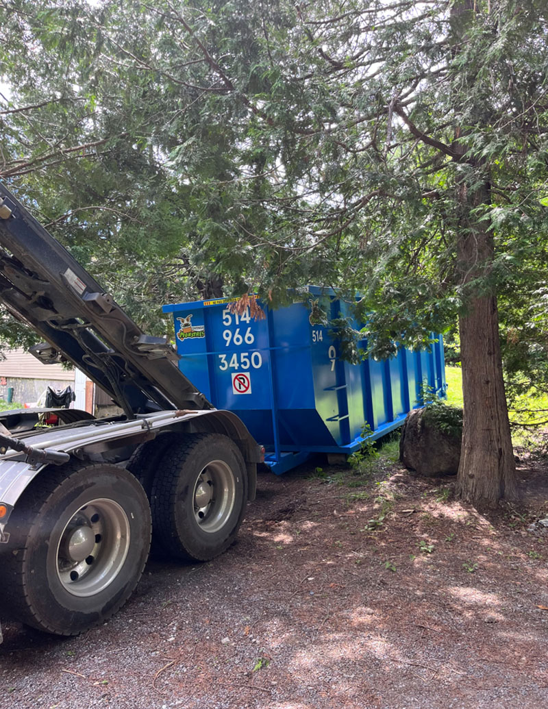 Service de location de conteneur et de conteneur à louer à Montréal, Laval, Rive-Nord, Laurentides et Lanaudière - Conteneurs Monstres - Conteneurs Monstres situé à Mascouche Service de location de conteneur et de conteneur à louer à Montréal, Laval, Rive-Nord, Laurentides et Lanaudière - Conteneurs Monstres - Conteneurs Monstres situé à Mascouche