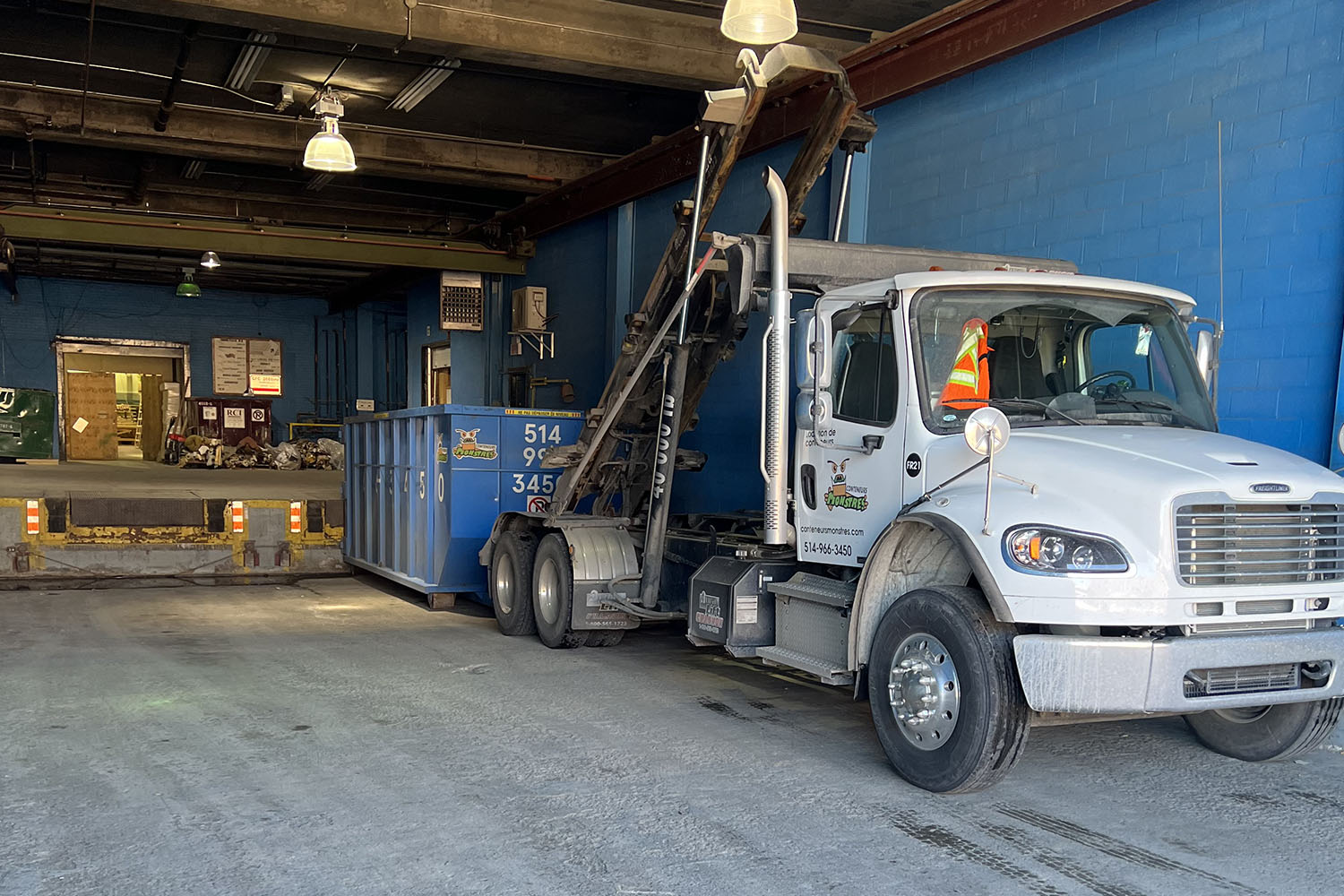 service à long terme de location de conteneur à déchets, pour vos vidanges ou poubelles commerciales et industrielles à Montréal, Laval, Laurentides, Lanaudière ou sur la Rive-Nord - Conteneurs Monstres service à long terme de location de conteneur à déchets, pour vos vidanges ou poubelles commerciales et industrielles à Montréal, Laval, Laurentides, Lanaudière ou sur la Rive-Nord - Conteneurs Monstres