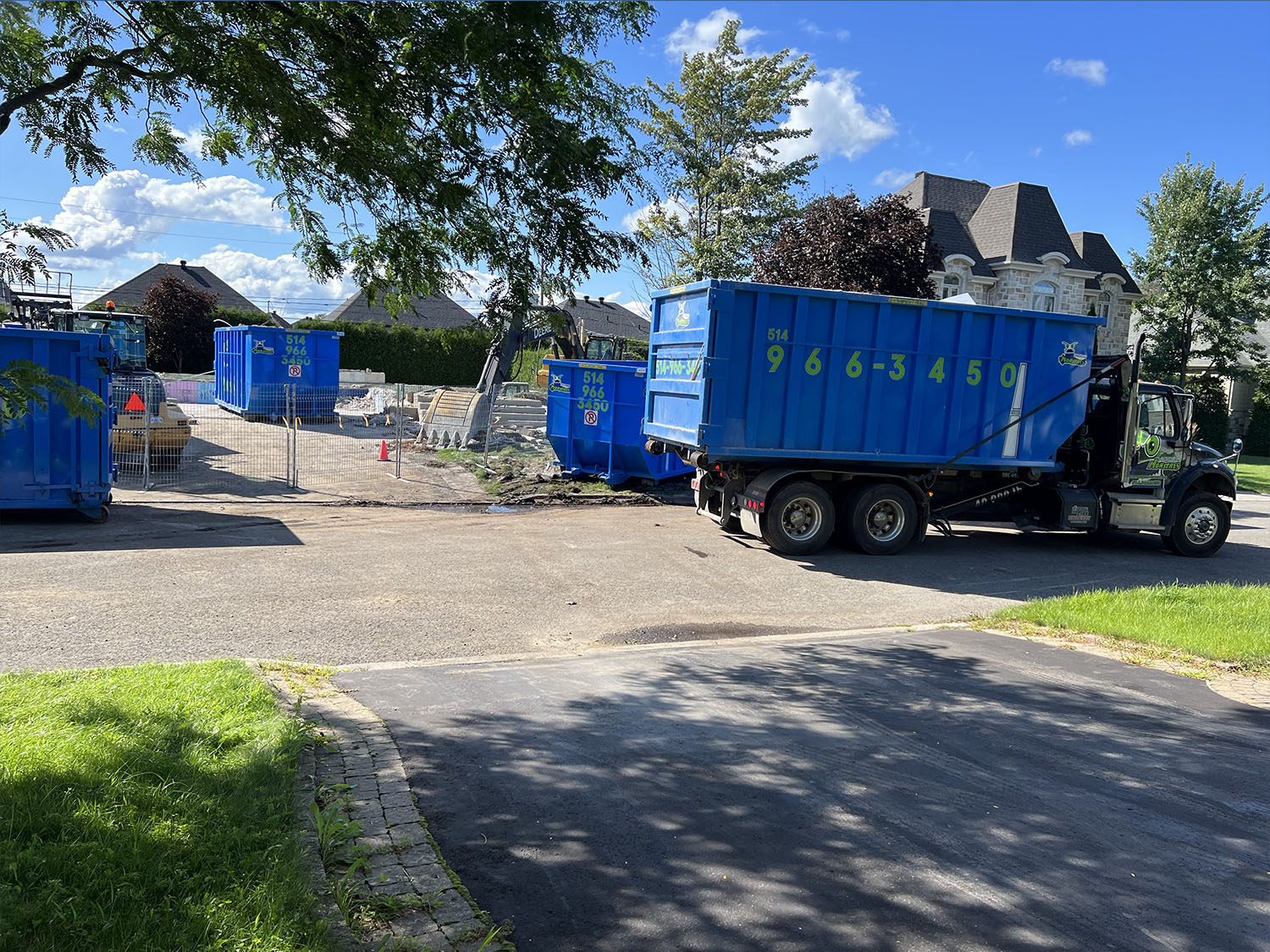 Service de location de conteneur pour démolition à Montréal, Laval, Rive-Nord, Lanaudière et Laurentides et ses environs - Conteneurs Monstres  / Conteneurs Monstres